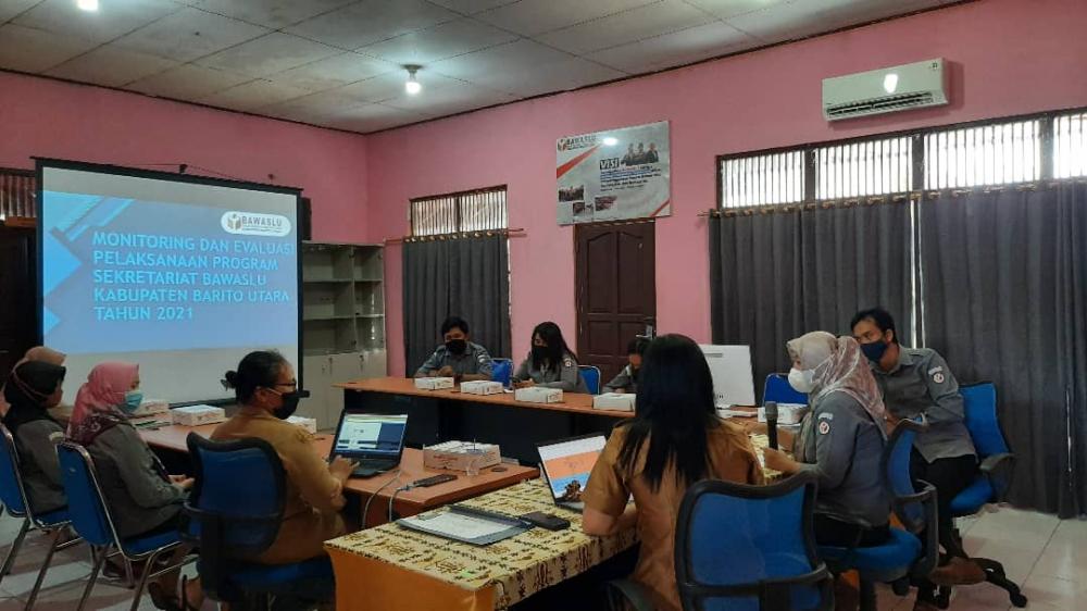 Bawaslu Kabupaten Barito Utara Gelar Rapat Monitoring, Evaluasi dan Pelaporan Program Tahun 2021