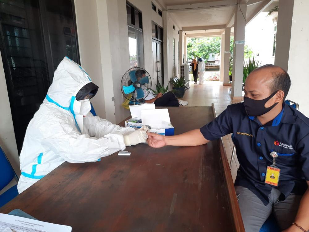 Pengawas Pemilu Kabupaten Barito Utara Jalani Rapid Test