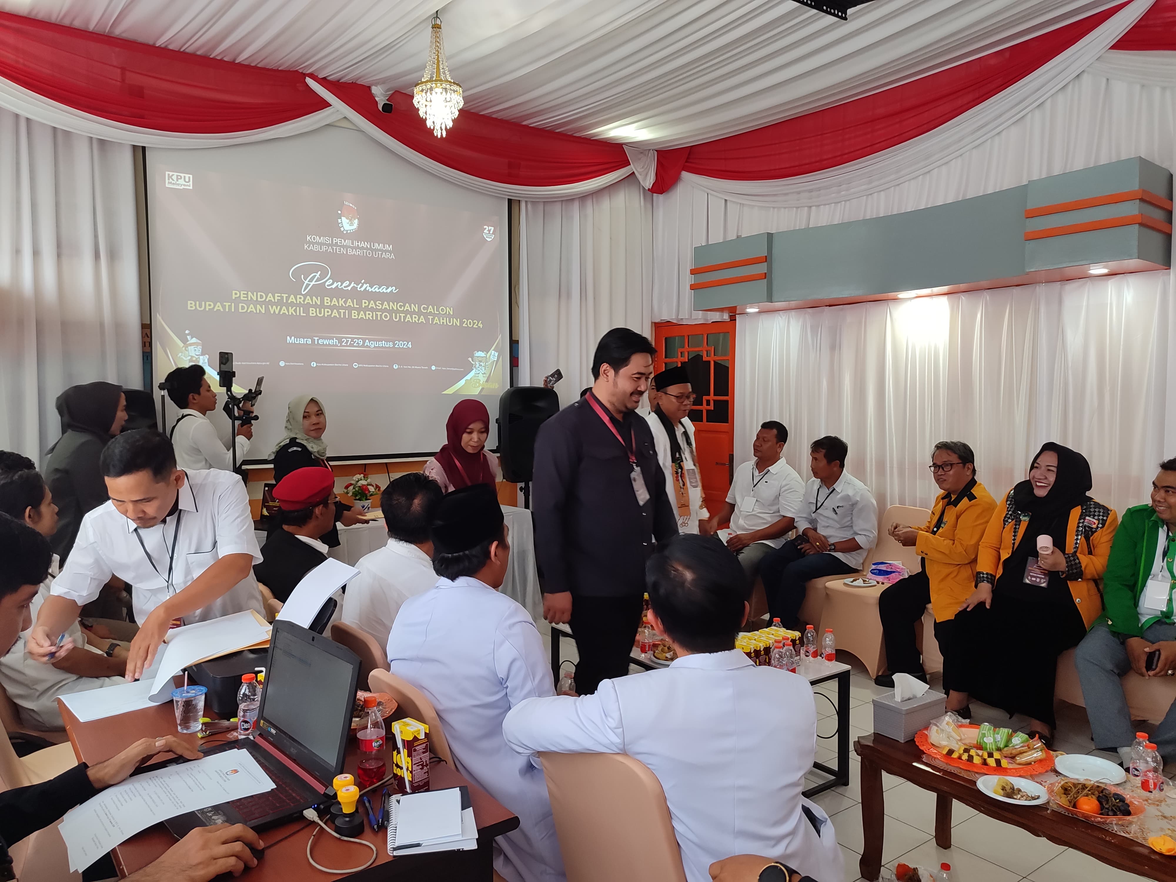 Hari Kedua Pendaftaran, Bawaslu Barut Awasi dan Cermati Berkas Bakal Paslon