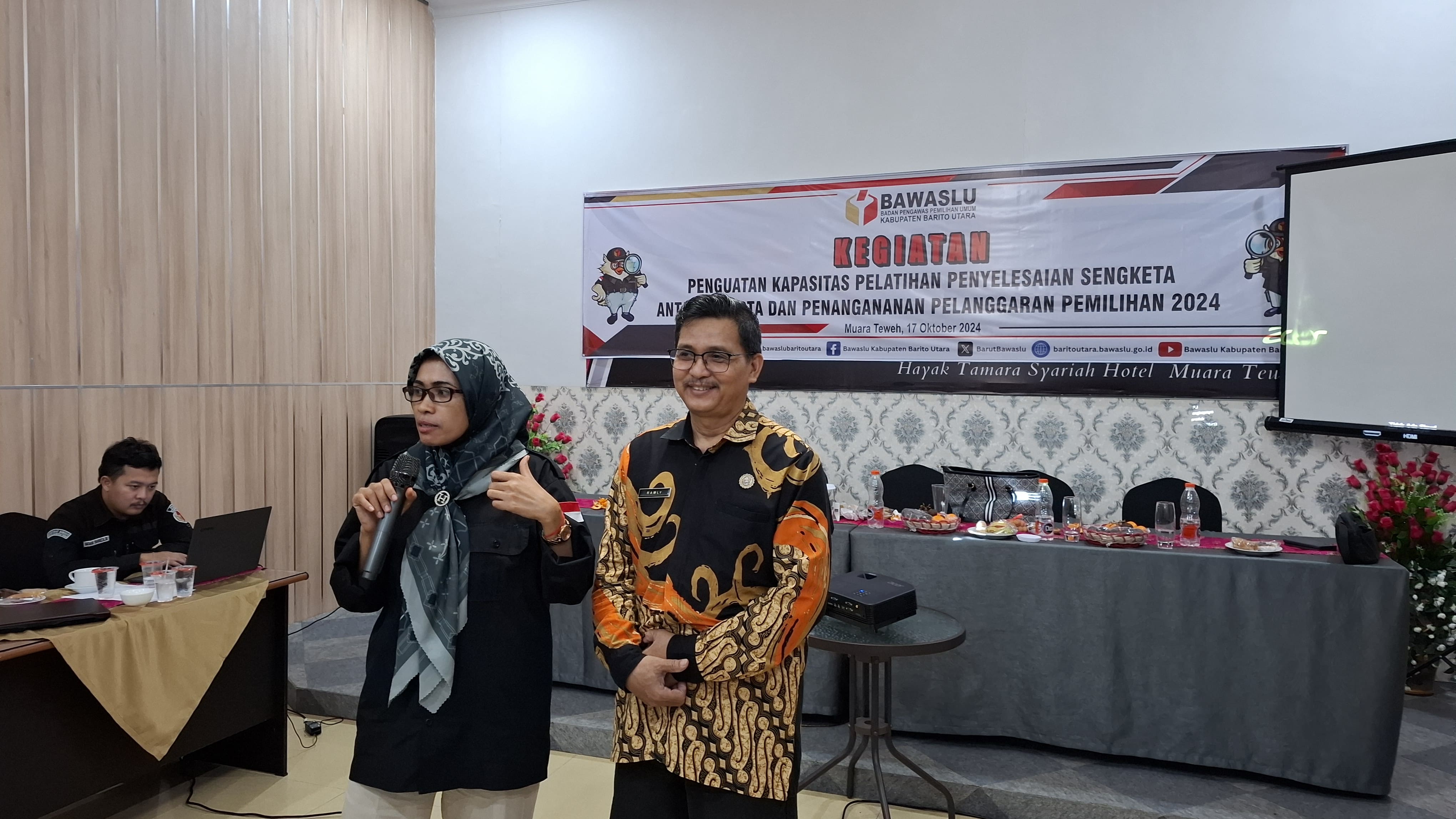 Anggota Bawaslu Kalteng Nurhalina bersama Kabag PPPS Bawaslu Kalteng Ramly Ajak Diskusi Panwascam