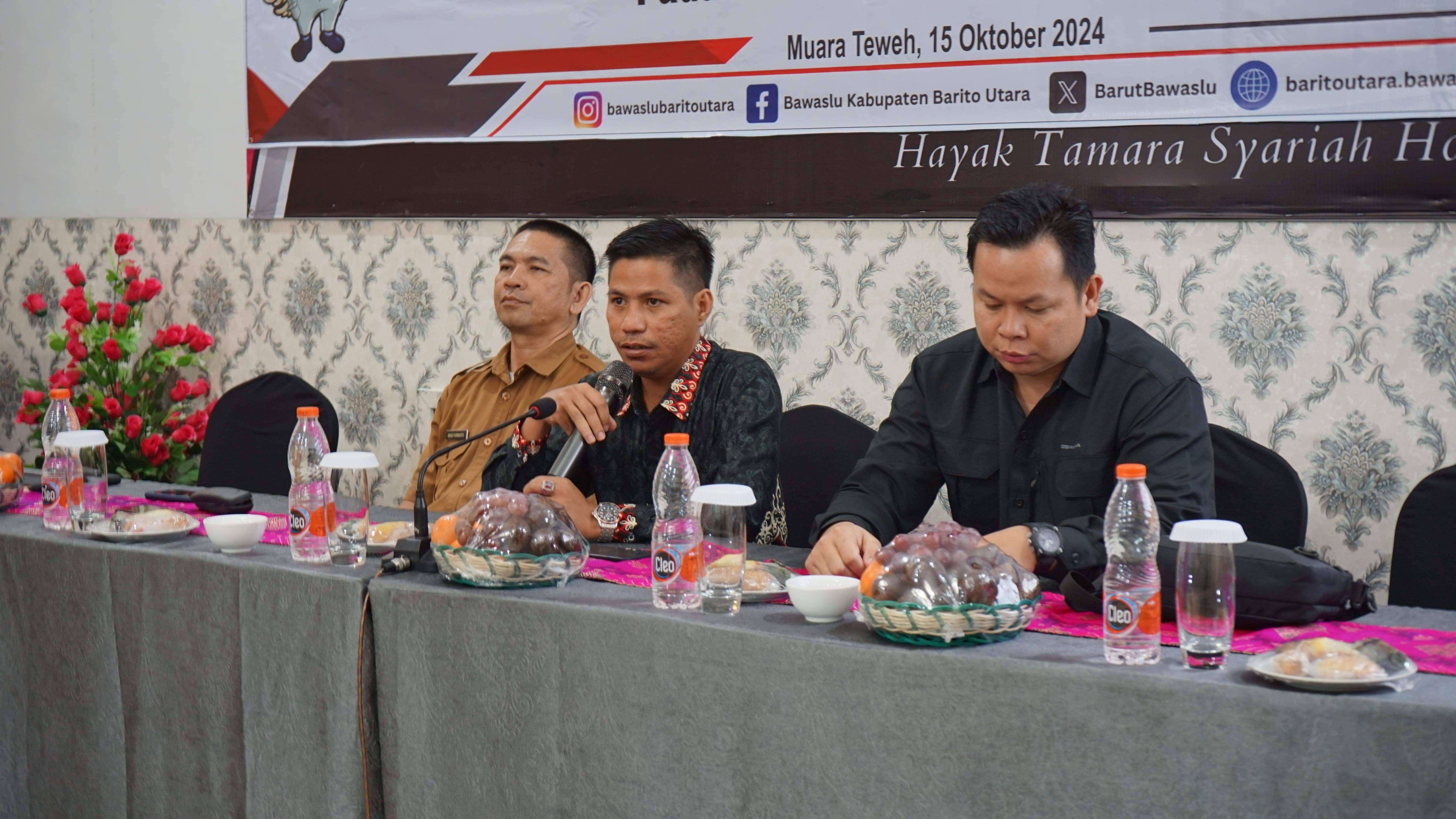 Anggota Bawaslu Barut Amir Membuka Kegiatan Bersama Anggota Adi dan Narasumber Sendi Purwanto