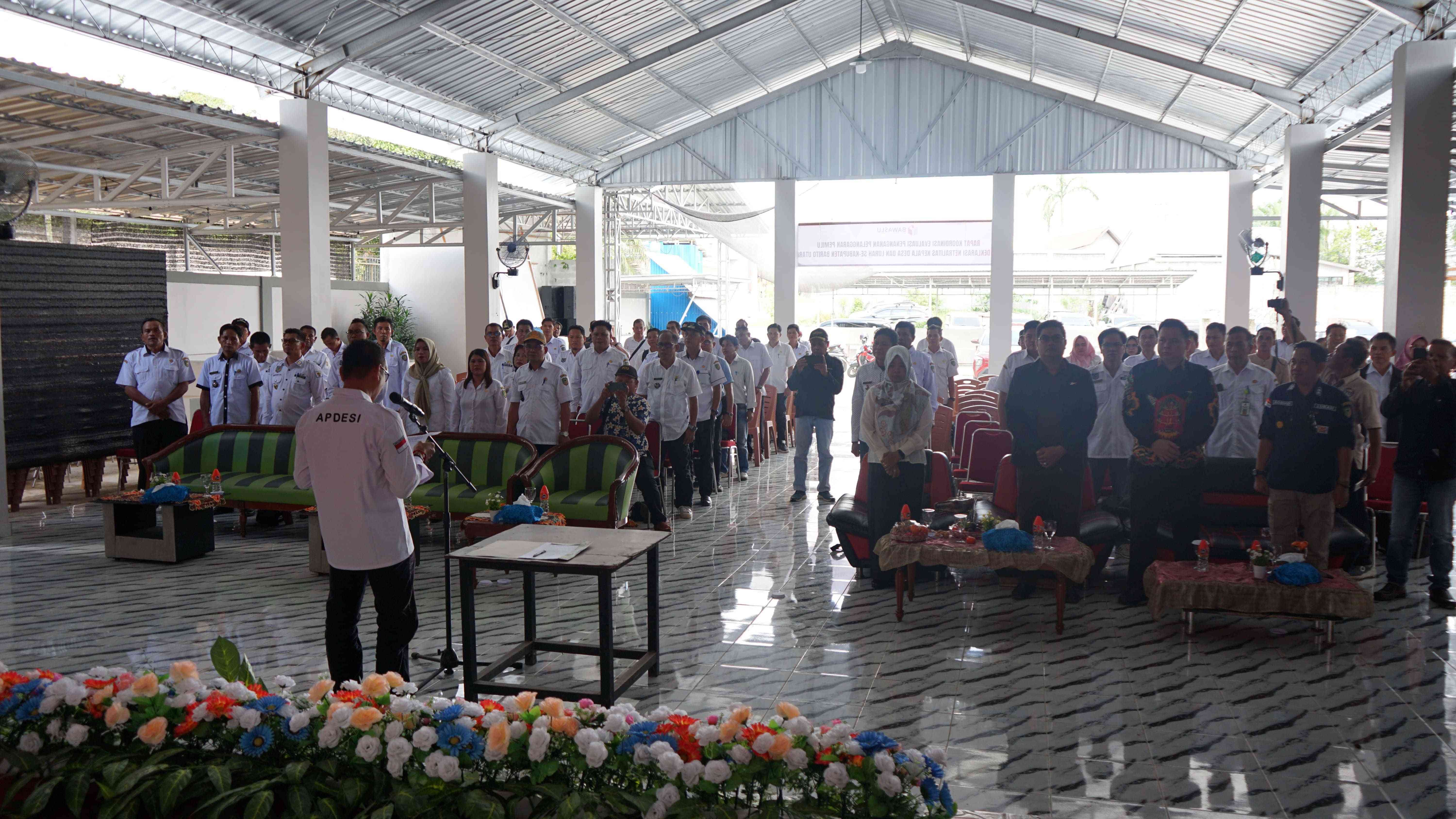 Kades & Lurah Se-Kabupaten Barito Utara Membacakan Ikrar Netralitas