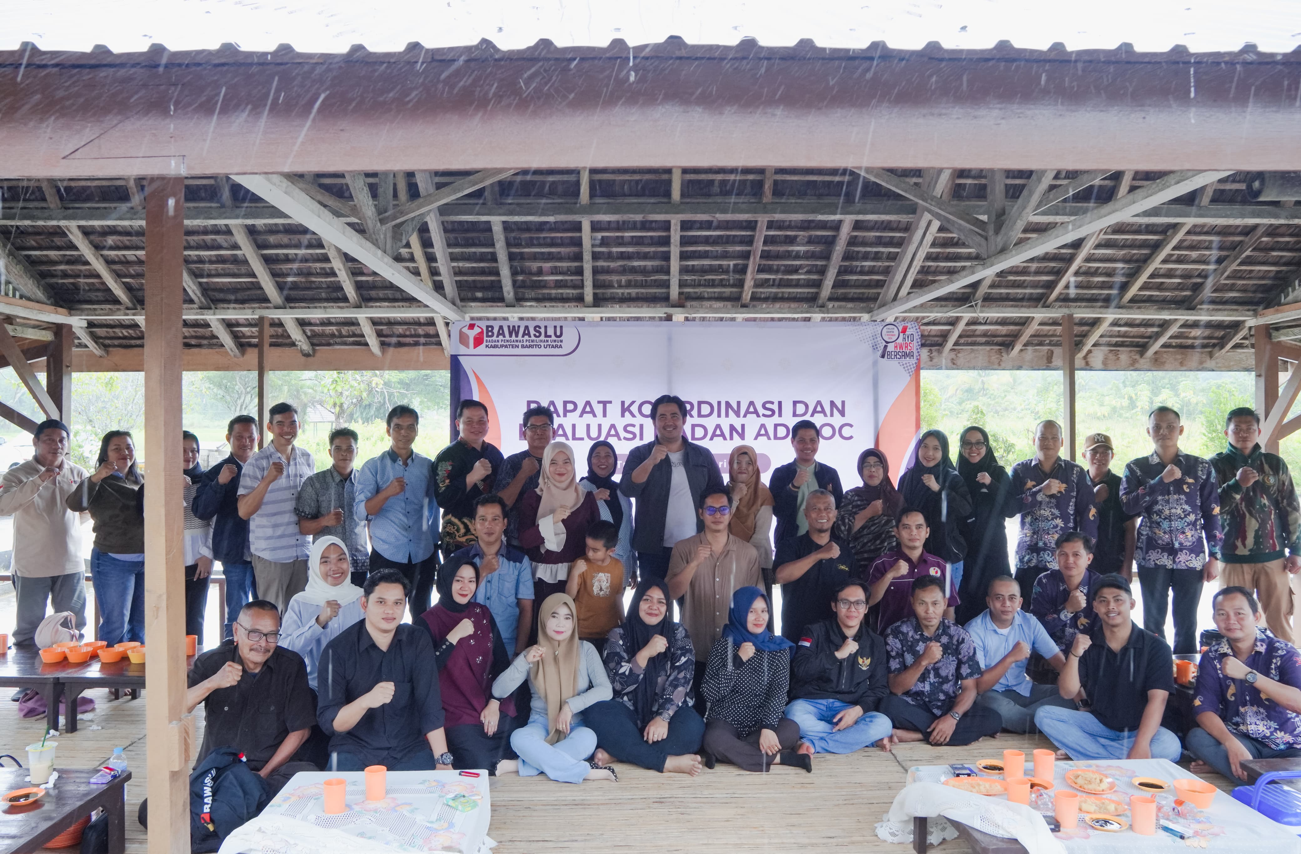 Komisioner Bawaslu Barito Utara Bersama Seluruh Jajaran Panwascam Se-Kabupaten Barito Utara