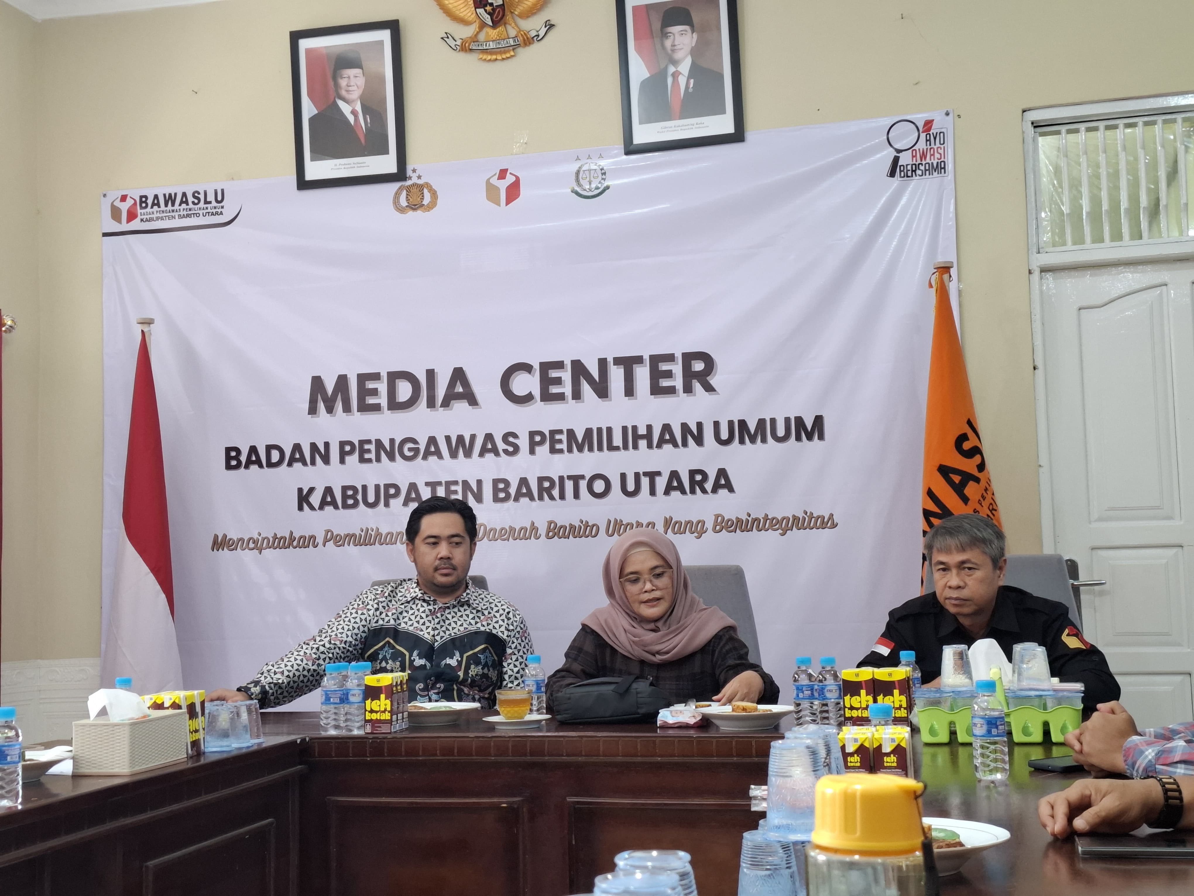 Anggota Bawaslu RI Lolly Suhenty Menyampaikan Arahan Kepada Jajaran Bawaslu Kalteng dan Bawaslu Barut, Jumat(25/7/2025)