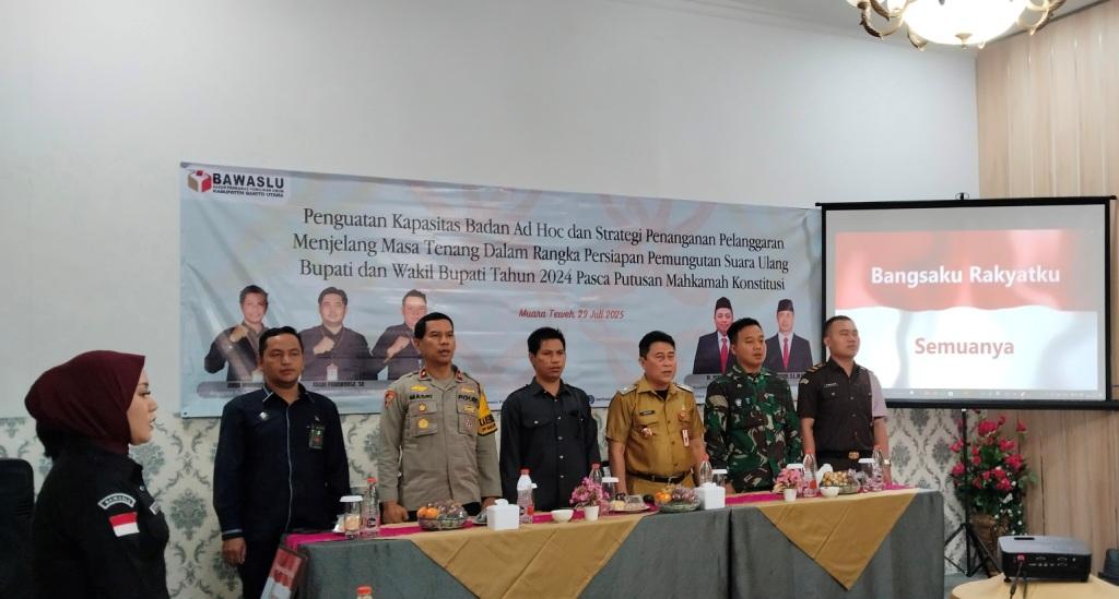 Koordinator Divisi Hukum, Pencegahan, Partisipasi Masyarakat, dan Humas, Amir Mahmud, saat hadir dalam kegiatan pembukaan kegiatan Penguatan Kapasitas Pengawas Pemilu jelang PSU Barito Utara di Hotel Hayak Tamara, Selasa (29/7)