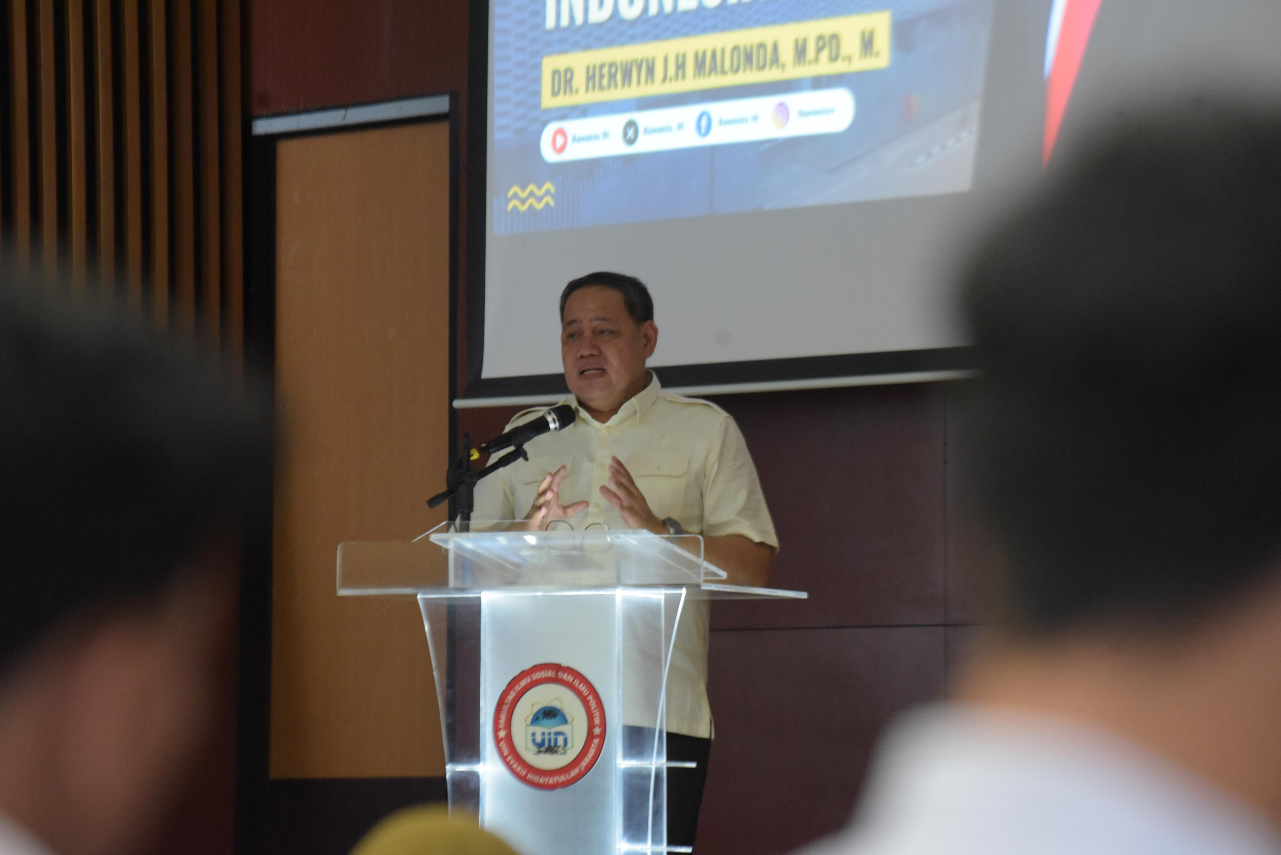 Anggota Bawaslu Herwyn JH Malonda alam Focus Group Discussion (FGD) bertajuk Evaluasi Tata Kelola Organisasi Pengawas Pemilu di Universitas Islam Negeri (UIN) Syarief Hidayatullah, Jumat (27/9/2025).
