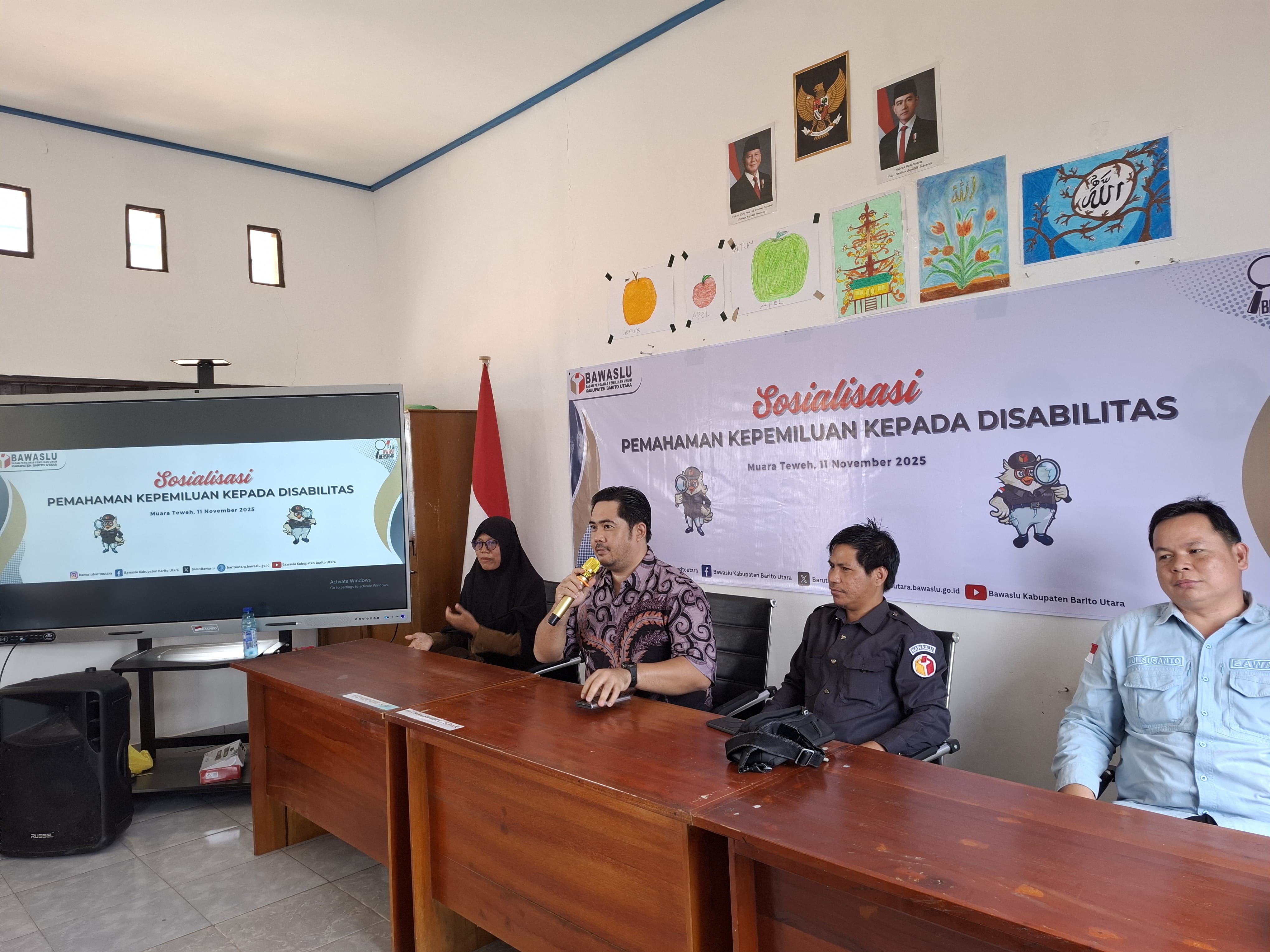 Ketua Bawaslu Barut Adam Parawansa Membuka Kegiatan Sosialisasi Pemahaman Kepemiluan Kepada Disablilitas, Rabu(11/11/2025)