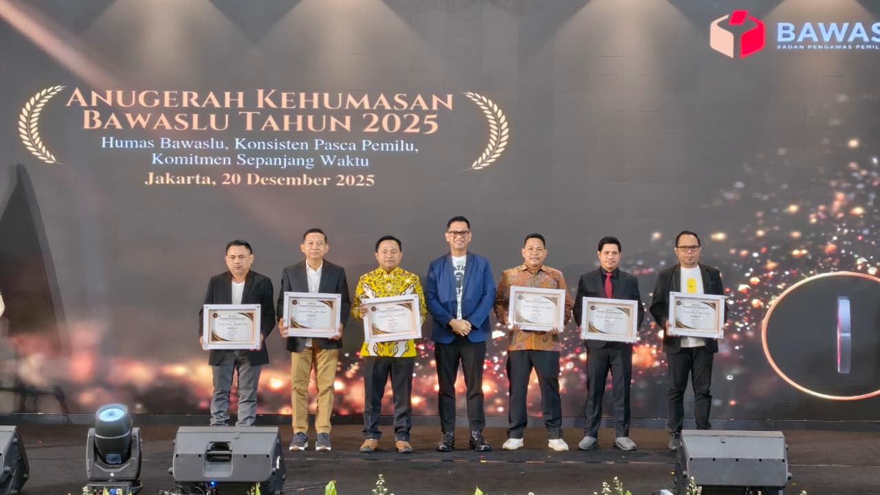 Bawaslu Barito Utara Menerima Penghargaan Anugrah Kehumasan Bawaslu RI, Jakarta(20/12/2025).