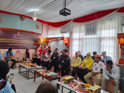 Komisioner Bawaslu Kabupaten Barito Utara Adam Parawansa dan Adi Susanto