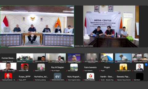 Ketua Bawaslu Rahmat Bagja beserta jajaran pimpinan melakukan rapat daring di ruangan Command Center Bawaslu, Jakarta pada Selasa, (12/08/2025)/Foto: Tangkapan Layar Zoom