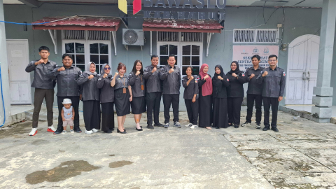 Foto bersama setelah Apel pagi (2/2/2026).