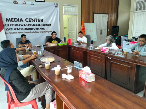 Bawaslu pimpin kegiatan Konsolidasi Demokrasi perdana di Kantor Bawaslu Barut, Jumat(13/2/2026). 