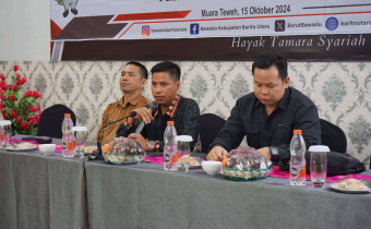 Anggota Bawaslu Barut Amir Membuka Kegiatan Bersama Anggota Adi dan Narasumber Sendi Purwanto