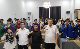 Rahmi Azmi (Koordinator Sekretariat Bawaslu Barut), Narsim (Polres Barut), Amir Mahmud (Anggota Bawaslu Barut), Hendra (Disdukcapil Barut)