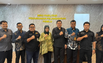 Anggota Bawaslu Kalteng Nurhalina, Anggota Bawaslu Barut Adi bersama divisi penanganan pelanggaran Bawaslu RI meneruskan laporan dugaan netralitas ASN ke BKN.