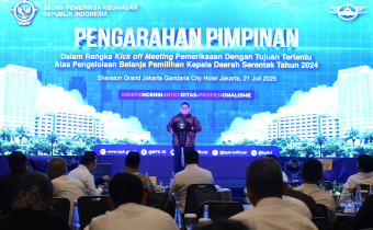 Ketua Bawaslu Rahmat Bagja saat memberikan sambutan di acara Kick Off Meeting Pemeriksaan Dengan Tujuan Tertentu Atas Pengelolaan Belanja Pemilihan Kepala Daerah Serentak Tahun 2024, yang diselenggarakan oleh BPK di Jakarta, Senin (21/7/2025)/Foto: Publikasi dan Pemberitaan Bawaslu