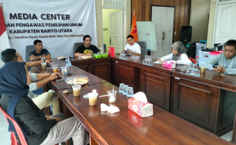 Bawaslu pimpin kegiatan Konsolidasi Demokrasi perdana di Kantor Bawaslu Barut, Jumat(13/2/2026). 