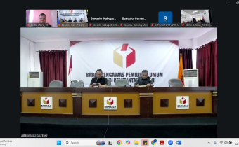 Bawaslu Barito Utara mengikuti rapat percepatan LHKPN dan SPT Tahunan via zoom (2/3/2026).