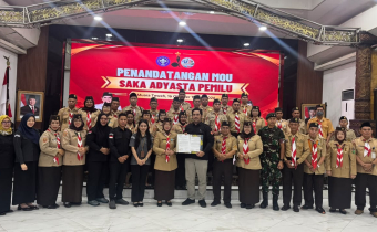 Badan Pengawas Pemilihan Umum (Bawaslu) Kabupaten Barito Utara melaksanakan kegiatan Penandatanganan Nota Kesepahaman (Memorandum of Understanding/MoU) dan Perjanjian Kerja Sama (PKS) dengan Kwartir Cabang (Kwarcab) Gerakan Pramuka Kabupaten Barito Utara pada Jumat (16/10/2026)